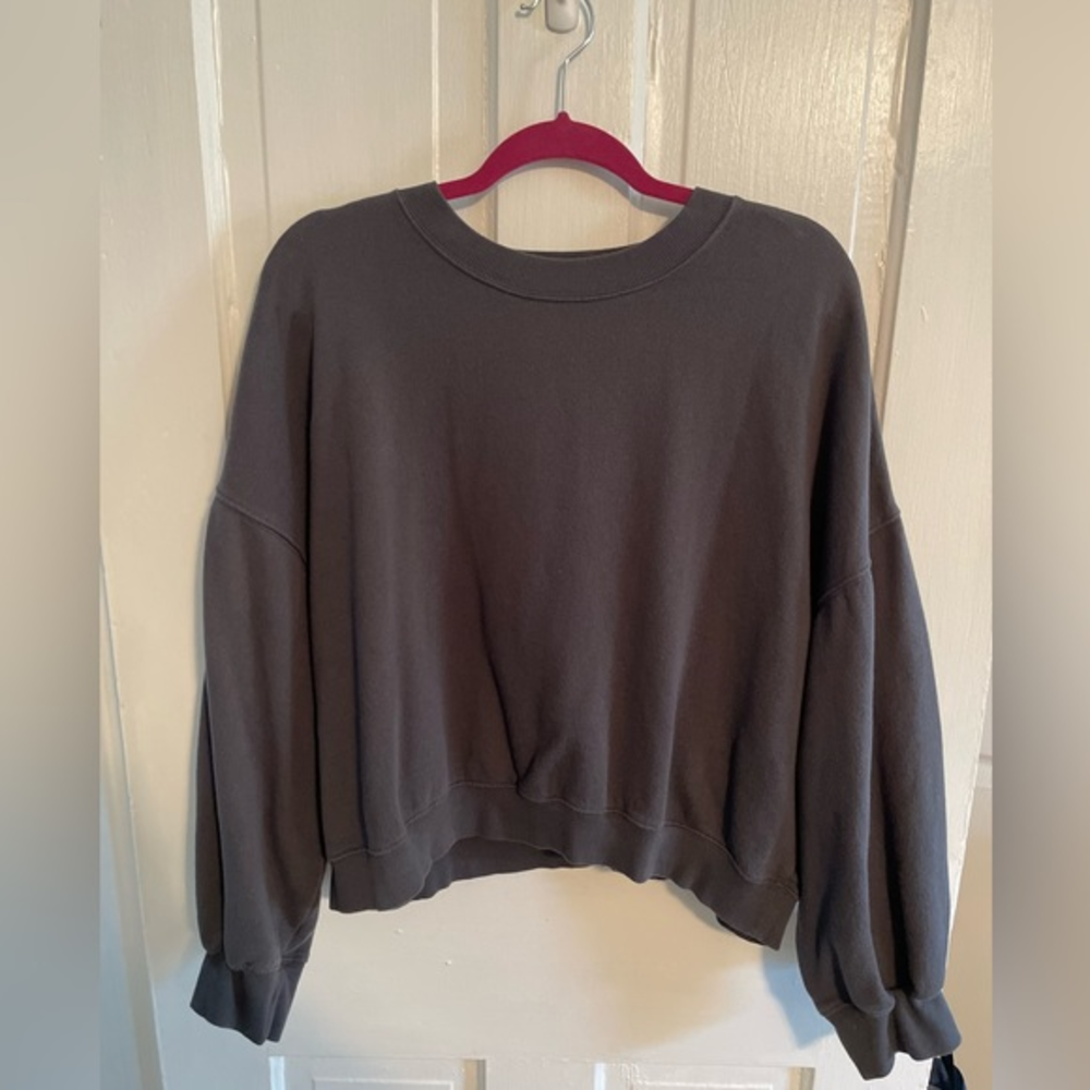 Old‎ Navy cropped crew neck. Like new. Size XL.